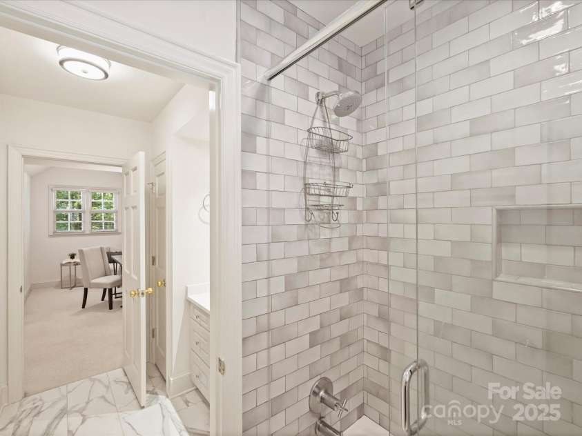 2048 Brandon Circle, Charlotte, NC 28211.  MLS# CAR4293493, YatesRealty ID 34978. Full Bath 3
