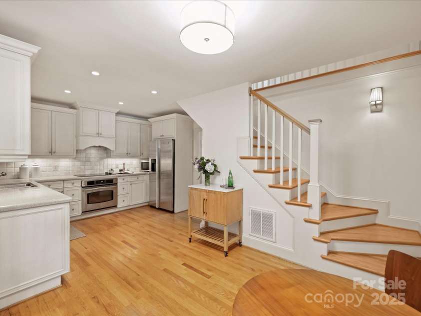 2048 Brandon Circle, Charlotte, NC 28211.  MLS# CAR4293493, YatesRealty ID 34978. Kitchen