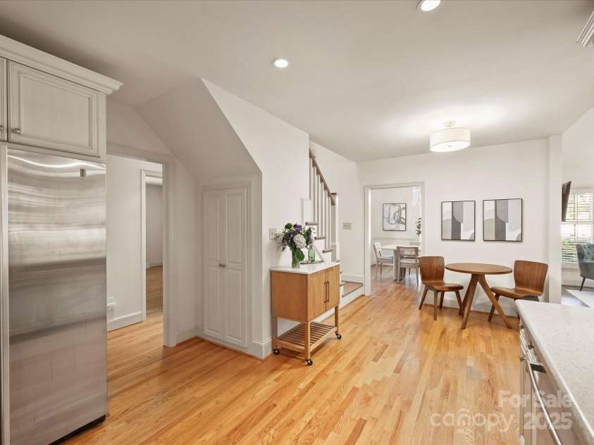 2048 Brandon Circle, Charlotte, NC 28211.  MLS# CAR4293493, YatesRealty ID 34978. Kitchen