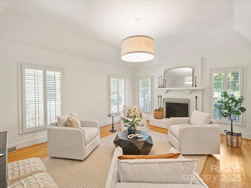 2048 Brandon Circle, Charlotte, NC 28211.  MLS# CAR4293493, YatesRealty ID 34978. Living Room