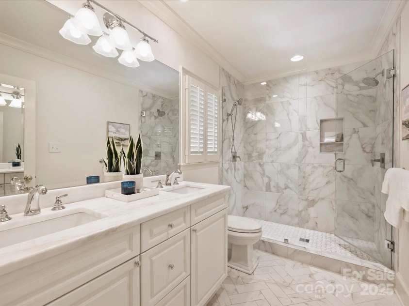 2048 Brandon Circle, Charlotte, NC 28211.  MLS# CAR4293493, YatesRealty ID 34978. Primary Bathroom