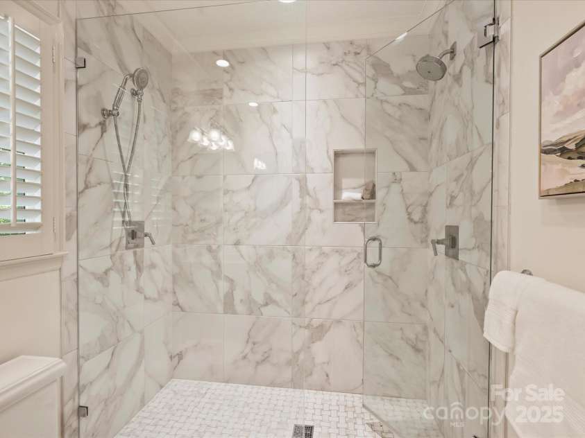 2048 Brandon Circle, Charlotte, NC 28211.  MLS# CAR4293493, YatesRealty ID 34978. Primary Bathroom