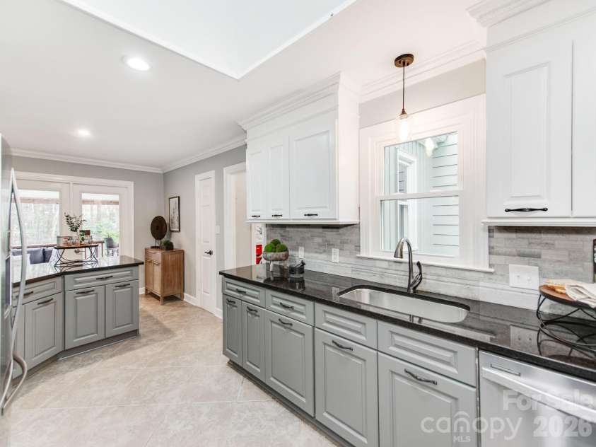 5361 Five Knolls Drive, Charlotte, NC 28226.  MLS# CAR4352496, YatesRealty ID 3498. 