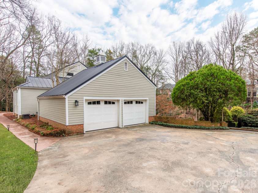 5361 Five Knolls Drive, Charlotte, NC 28226.  MLS# CAR4352496, YatesRealty ID 3498. 