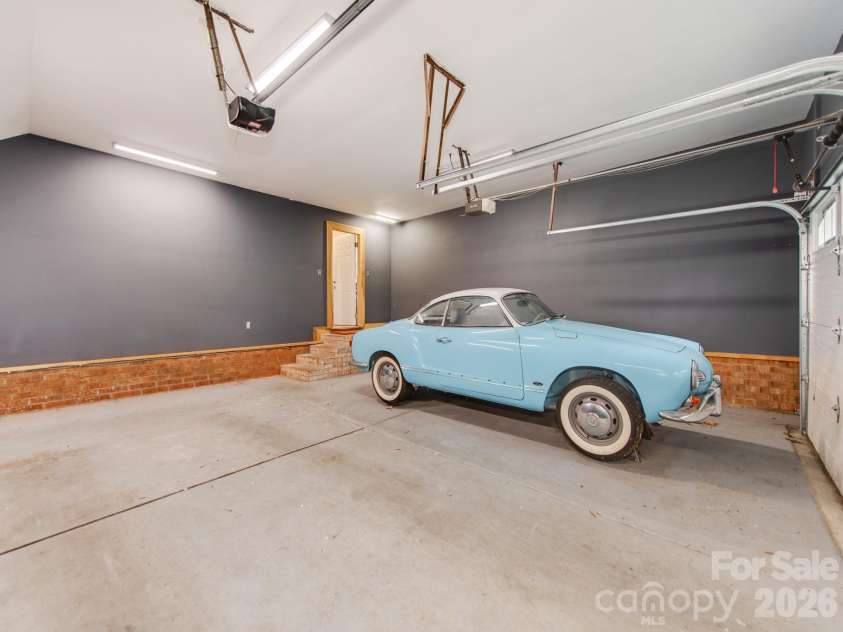 5361 Five Knolls Drive, Charlotte, NC 28226.  MLS# CAR4352496, YatesRealty ID 3498. 