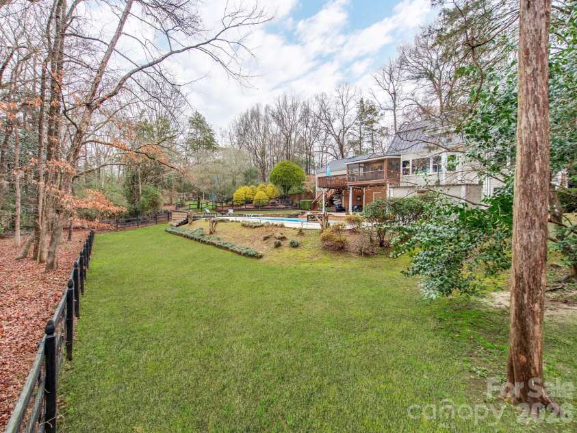 5361 Five Knolls Drive, Charlotte, NC 28226.  MLS# CAR4352496, YatesRealty ID 3498. Larger than Average Lot Size