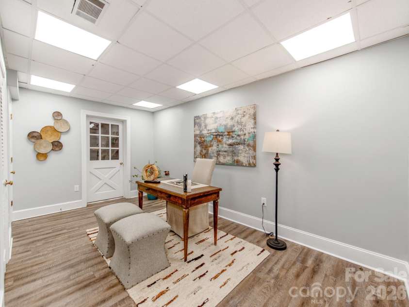 5361 Five Knolls Drive, Charlotte, NC 28226.  MLS# CAR4352496, YatesRealty ID 3498. Office 