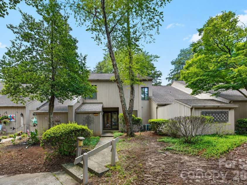 185 Riverview Terrace, Clover, SC 29710.  MLS# CAR4397977, YatesRealty ID 34980. 
