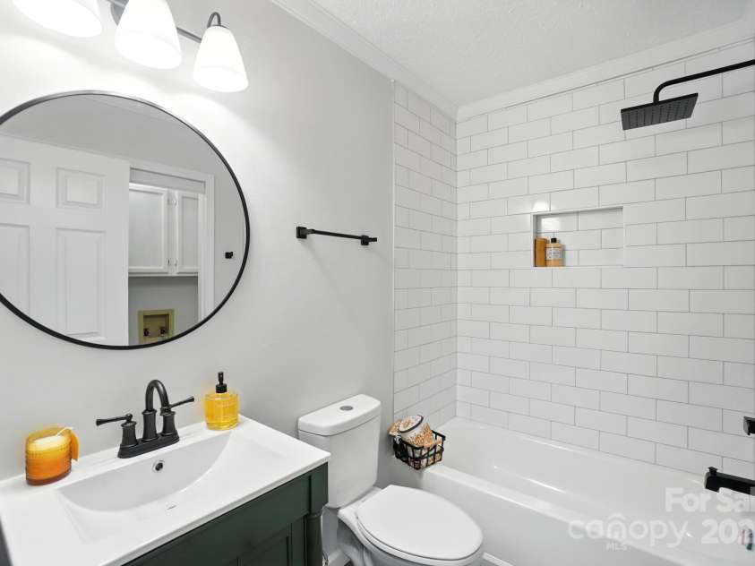 3921 Lake Road, Charlotte, NC 28269.  MLS# CAR4272697, YatesRealty ID 34981. 1st floor full bath