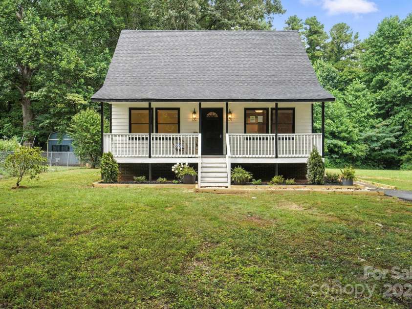 3921 Lake Road, Charlotte, NC 28269.  MLS# CAR4272697, YatesRealty ID 34981. 