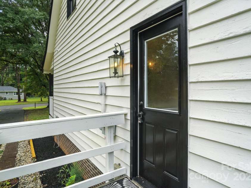 3921 Lake Road, Charlotte, NC 28269.  MLS# CAR4272697, YatesRealty ID 34981. 
