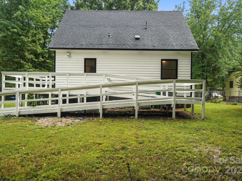 3921 Lake Road, Charlotte, NC 28269.  MLS# CAR4272697, YatesRealty ID 34981. 