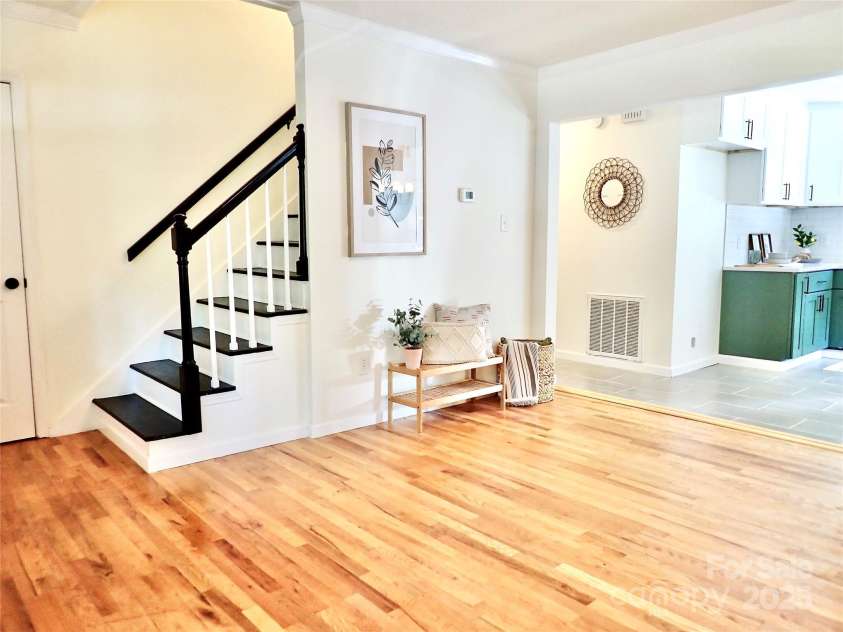 3921 Lake Road, Charlotte, NC 28269.  MLS# CAR4272697, YatesRealty ID 34981. 