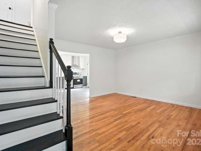 3921 Lake Road, Charlotte, NC 28269.  MLS# CAR4272697, YatesRealty ID 34981. Entry way