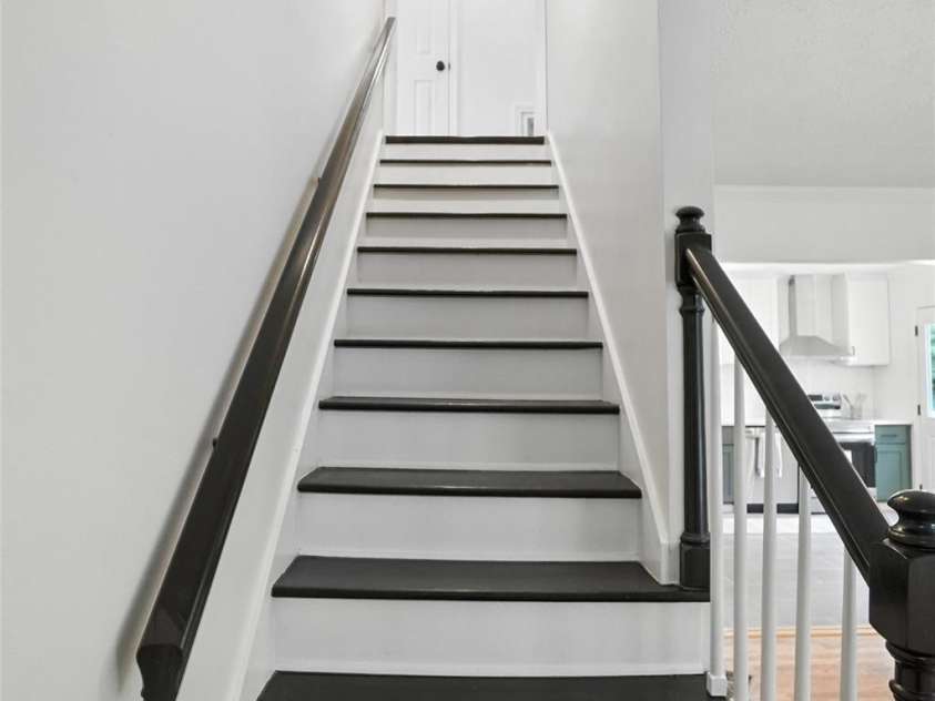 3921 Lake Road, Charlotte, NC 28269.  MLS# CAR4272697, YatesRealty ID 34981. Gorgeous refinished stairs leading to the primary en suite and a 4th bedroom