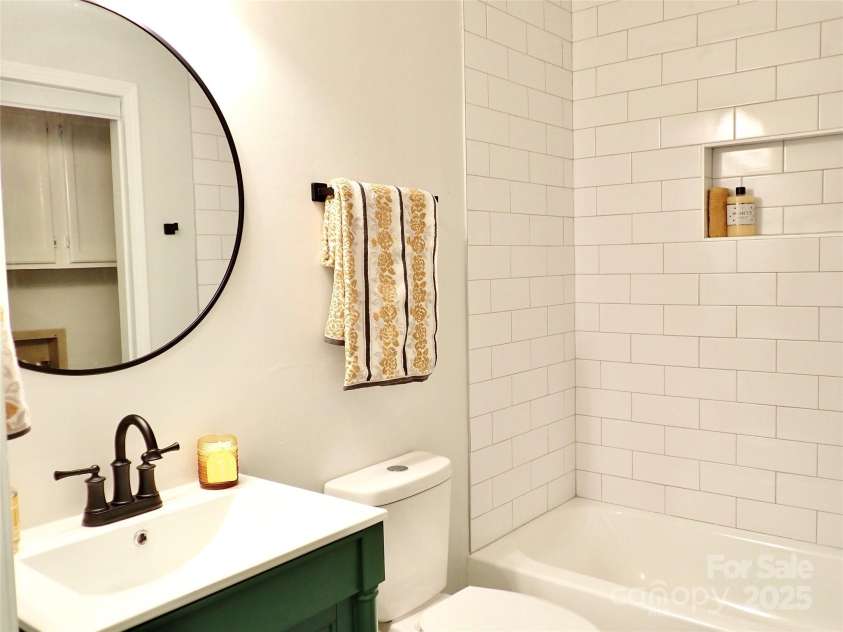 3921 Lake Road, Charlotte, NC 28269.  MLS# CAR4272697, YatesRealty ID 34981. Hall/ Full bath