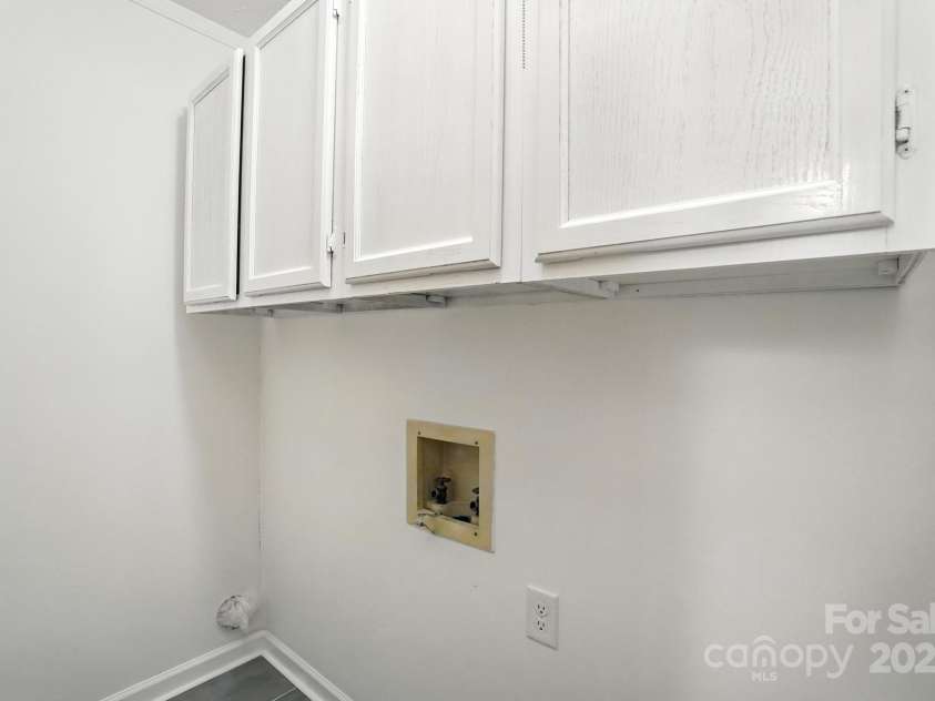 3921 Lake Road, Charlotte, NC 28269.  MLS# CAR4272697, YatesRealty ID 34981. Laundry room