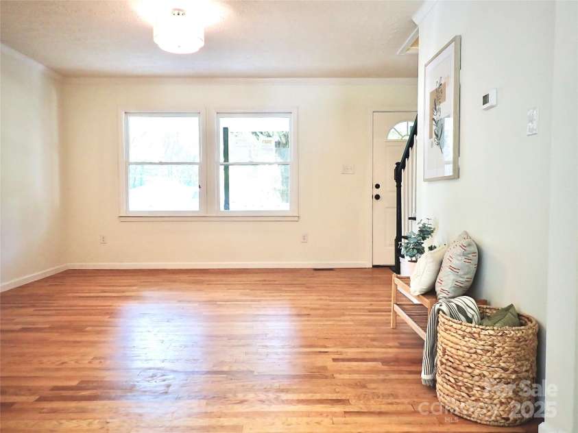 3921 Lake Road, Charlotte, NC 28269.  MLS# CAR4272697, YatesRealty ID 34981. Living Room