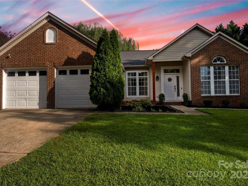 2703 Yarrow Road, Charlotte, NC 28213.  MLS# CAR4286950, YatesRealty ID 34982. 