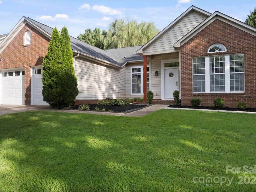 2703 Yarrow Road, Charlotte, NC 28213.  MLS# CAR4286950, YatesRealty ID 34982. 