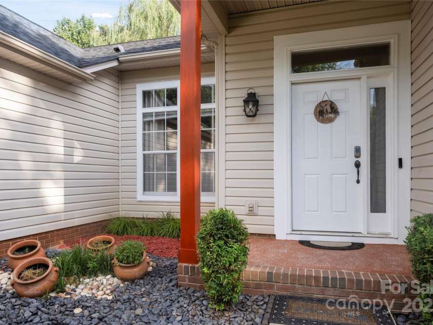 2703 Yarrow Road, Charlotte, NC 28213.  MLS# CAR4286950, YatesRealty ID 34982. 