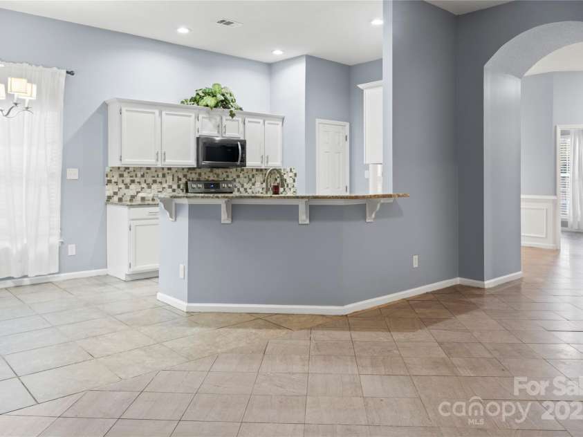 2703 Yarrow Road, Charlotte, NC 28213.  MLS# CAR4286950, YatesRealty ID 34982. 