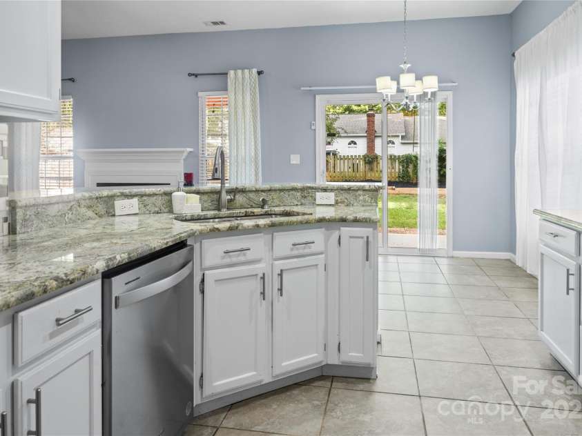 2703 Yarrow Road, Charlotte, NC 28213.  MLS# CAR4286950, YatesRealty ID 34982. 