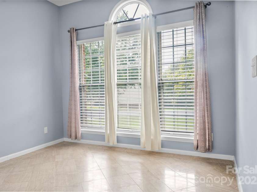 2703 Yarrow Road, Charlotte, NC 28213.  MLS# CAR4286950, YatesRealty ID 34982. 