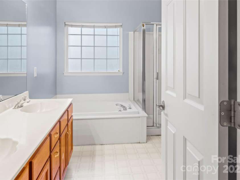 2703 Yarrow Road, Charlotte, NC 28213.  MLS# CAR4286950, YatesRealty ID 34982. 