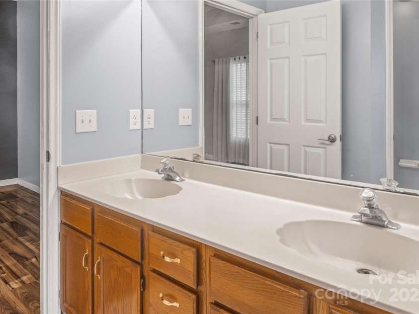 2703 Yarrow Road, Charlotte, NC 28213.  MLS# CAR4286950, YatesRealty ID 34982. 