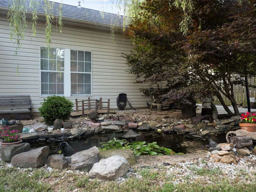 2703 Yarrow Road, Charlotte, NC 28213.  MLS# CAR4286950, YatesRealty ID 34982. 