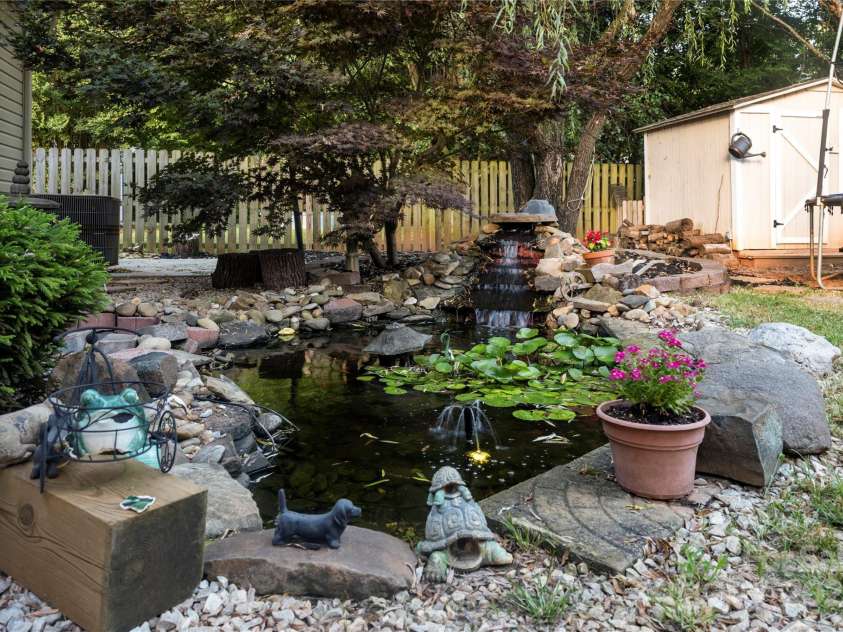 2703 Yarrow Road, Charlotte, NC 28213.  MLS# CAR4286950, YatesRealty ID 34982. 
