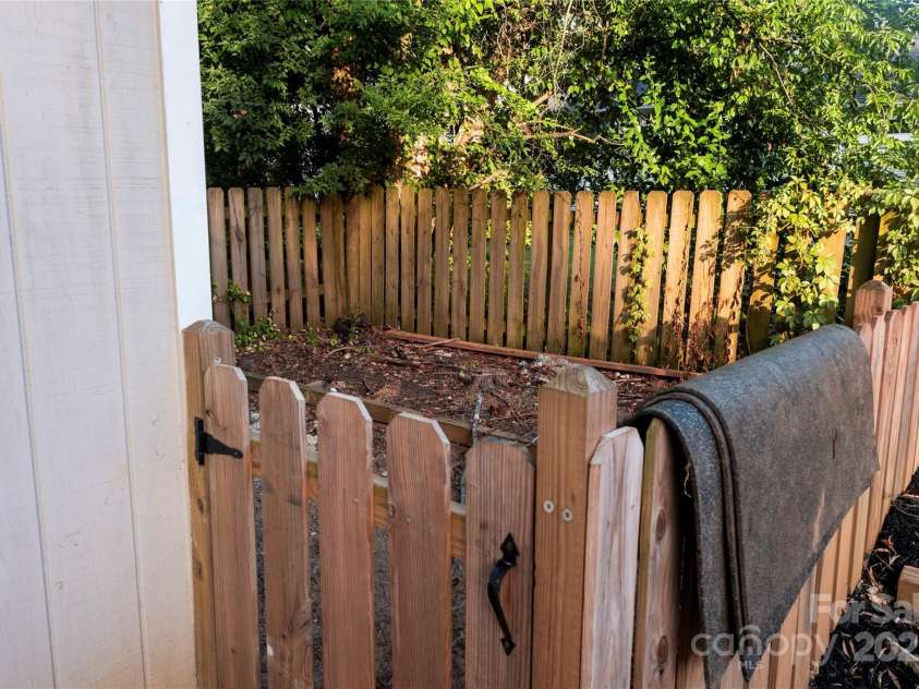 2703 Yarrow Road, Charlotte, NC 28213.  MLS# CAR4286950, YatesRealty ID 34982. 