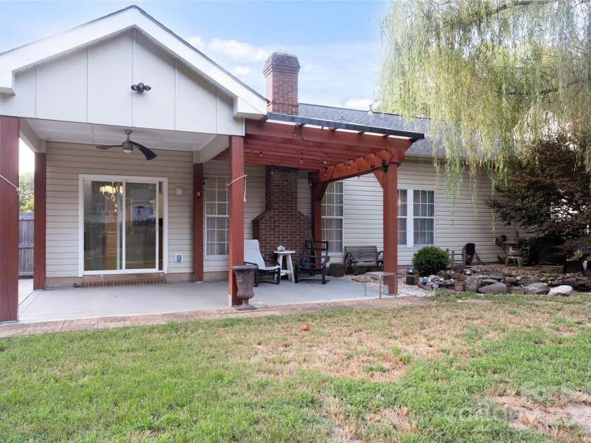 2703 Yarrow Road, Charlotte, NC 28213.  MLS# CAR4286950, YatesRealty ID 34982. 