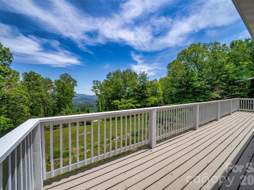 69 Milburn Lane, Hendersonville, NC 28792.  MLS# CAR4383006, YatesRealty ID 34983. 