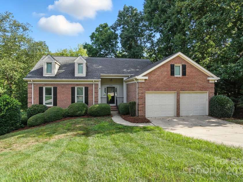 15126 Stonegreen Lane, Huntersville, NC 28078.  MLS# CAR4285893, YatesRealty ID 34984. 