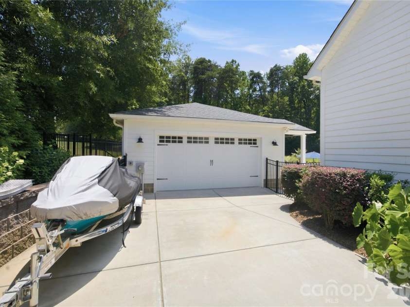 7478 Brotherton Road, Denver, NC 28037.  MLS# CAR4399336, YatesRealty ID 34984. Detached 24x36 workshop garage with 200A electrical service and 10 ft Ceiling