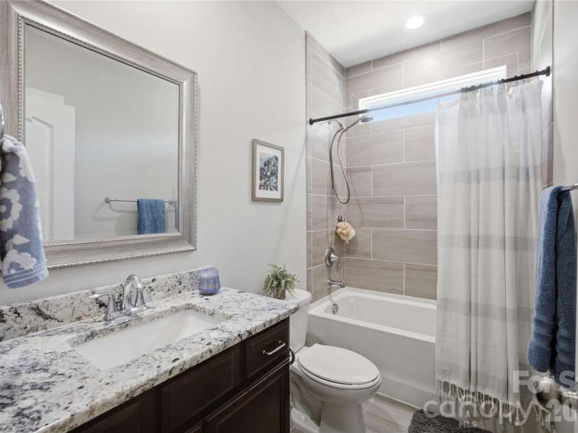 7478 Brotherton Road, Denver, NC 28037.  MLS# CAR4399336, YatesRealty ID 34984. Main level 2nd full bathroom