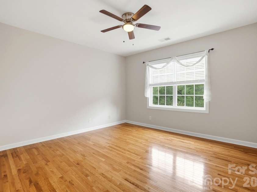 507 Five Leaf Lane, Waxhaw, NC 28173.  MLS# CAR4393433, YatesRealty ID 34986. 3rd floor bedroom