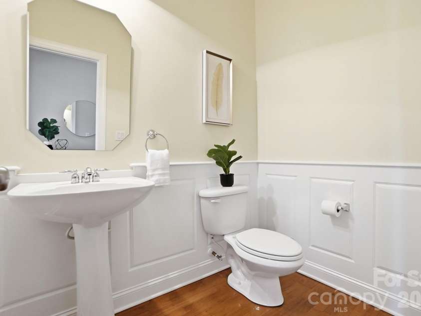 507 Five Leaf Lane, Waxhaw, NC 28173.  MLS# CAR4393433, YatesRealty ID 34986. Main floor 1/2 bath