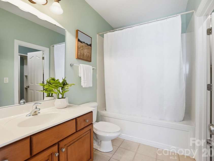507 Five Leaf Lane, Waxhaw, NC 28173.  MLS# CAR4393433, YatesRealty ID 34986. Main floor dedicated full bath