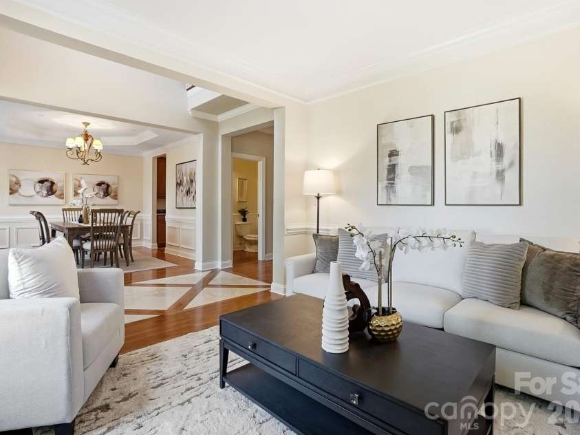 507 Five Leaf Lane, Waxhaw, NC 28173.  MLS# CAR4393433, YatesRealty ID 34986. Relaxing living room