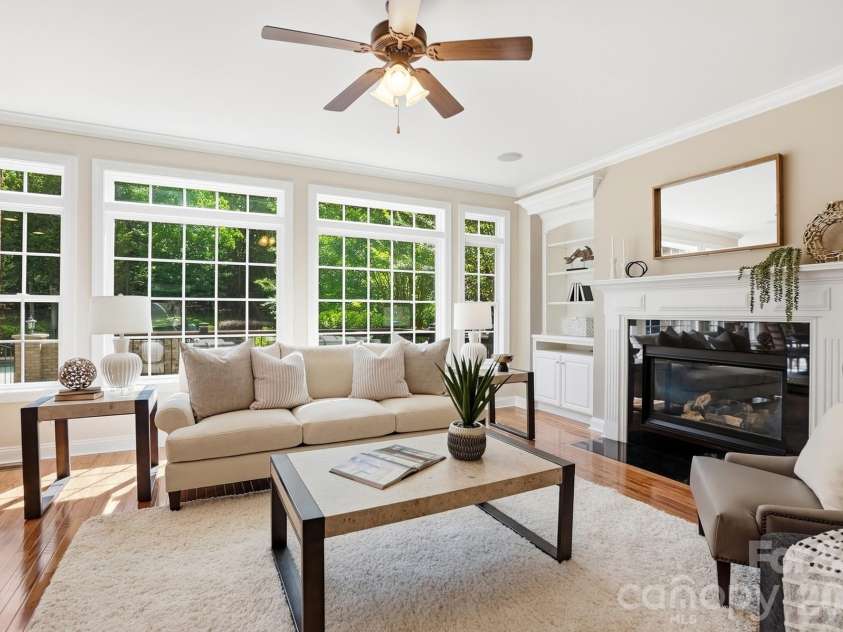 507 Five Leaf Lane, Waxhaw, NC 28173.  MLS# CAR4393433, YatesRealty ID 34986. Sunlit great room
