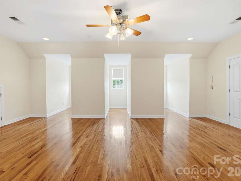 507 Five Leaf Lane, Waxhaw, NC 28173.  MLS# CAR4393433, YatesRealty ID 34986. Teen suite 3rd floor bonus