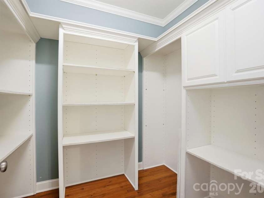507 Five Leaf Lane, Waxhaw, NC 28173.  MLS# CAR4393433, YatesRealty ID 34986. Walkin closet