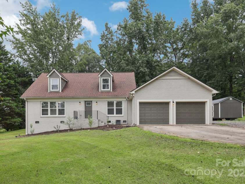 798 Pinehaven Circle, Clover, SC 29710.  MLS# CAR4290478, YatesRealty ID 34987. 