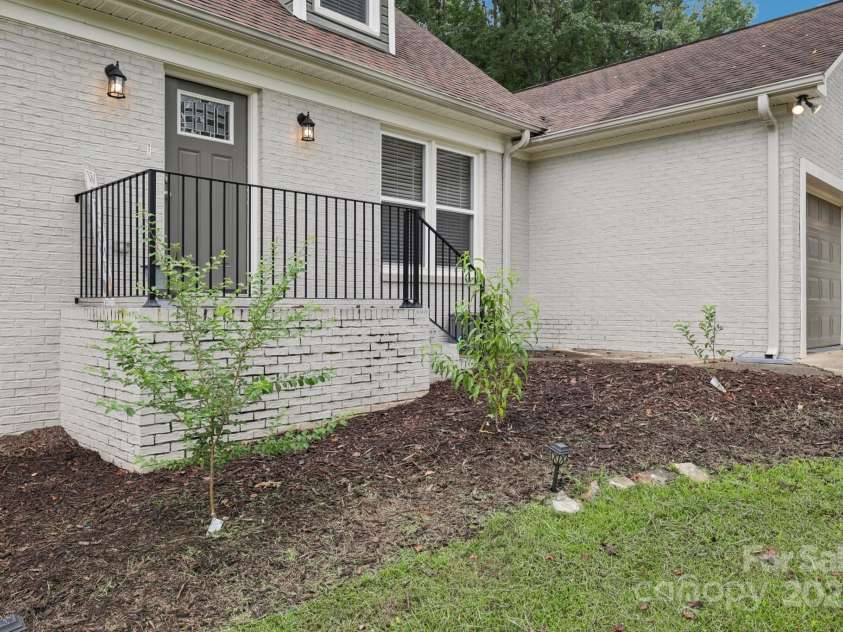 798 Pinehaven Circle, Clover, SC 29710.  MLS# CAR4290478, YatesRealty ID 34987. 