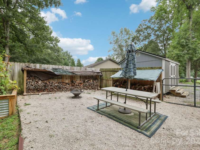 798 Pinehaven Circle, Clover, SC 29710.  MLS# CAR4290478, YatesRealty ID 34987. 