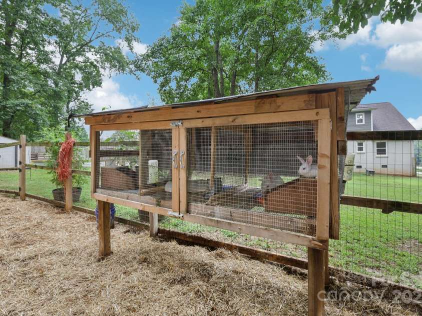 798 Pinehaven Circle, Clover, SC 29710.  MLS# CAR4290478, YatesRealty ID 34987. 