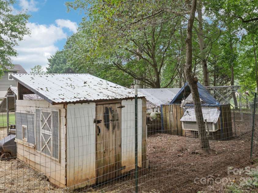 798 Pinehaven Circle, Clover, SC 29710.  MLS# CAR4290478, YatesRealty ID 34987. 